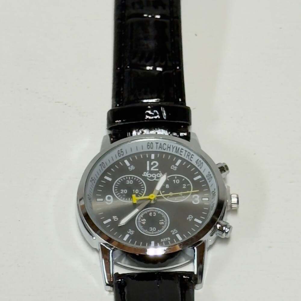 Unisex Analogue Quartz Watch with Faux Leather Band